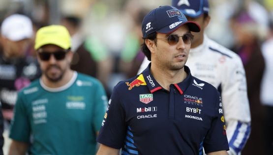 Mercancía de Checo Pérez es rematada al 70 por ciento en la tienda en línea oficial tras su salida de Red Bull