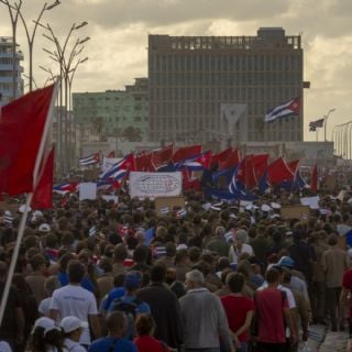 Cubanos protestaron frente la embajada de Estados Unidos contra las sanciones