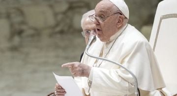 Papa Francisco reprende al personal del Vaticano en su mensaje navideño por hablar mal unos de otros