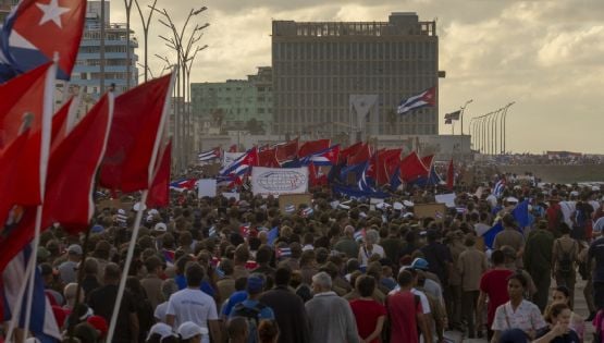 Cubanos protestaron frente la embajada de Estados Unidos contra las sanciones