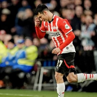 ‘Chucky’ Lozano se despide del futbol europeo y recibe emotiva ovación de la afición del PSV