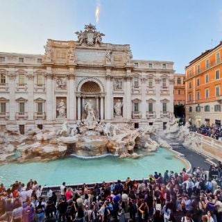 Restauran la Fontana di Trevi, una de las atracciones turísticas más conocidas de Roma