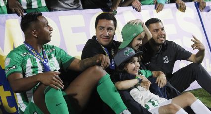 El mexicano Efraín Juárez protagoniza emotivo festejo familiar con sus hijas tras consagrarse campeón con el Atlético Nacional