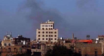 Israel ataca aeropuerto en Yemen mientras director de la OMS se preparaba para abordar vuelo; hay dos muertos