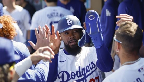 Dodgers retiene al dominicano Teoscar Hernández a cambio de tres años y 66 millones de dólares