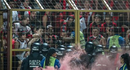 ¡Lamentable! La Final en Costa Rica termina con batalla campal e invasión a la cancha de aficionados armados con palos