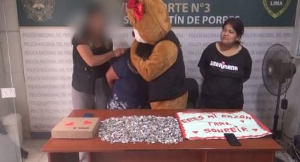 Policía se disfraza de oso de peluche para detener a una presunta narcomenudista durante San Valentín en Perú