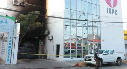 Encapuchados vandalizan el instituto electoral de Chiapas para exigir el cierre de investigaciones contra 95 normalistas