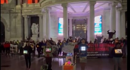 Antitaurinos extienden sus protestas hasta el Palacio de Bellas Artes: "Corridas de toros, vergüenza nacional"