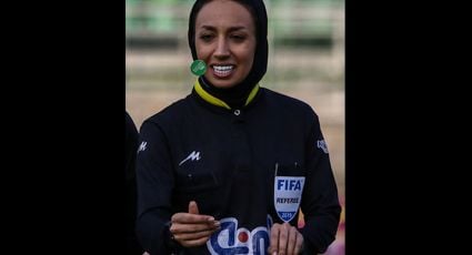 La liga de futbol de Irán reemplaza a la primera mujer que iba a arbitrar un partido masculino desde el VAR