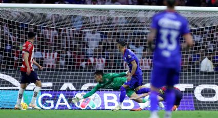 Cruz Azul le da un 'baile' a Chivas y lo golea con doblete de Antuna para recuperar la cima del torneo