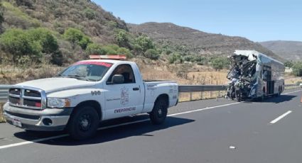 Choque de un autobús deja 15 heridos en la autopista Morelia-Guadalajara