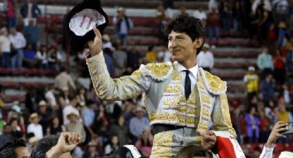 Emiliano Osornio corta dos orejas y sale a hombros en el cierre de la temporada en la Plaza México