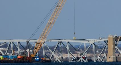 Equipo de ingenieros comienza operación para retirar sección del puente en Baltimore tras colapso