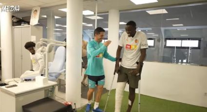 Mouctar Diahkaby, jugador del Valencia, es operado con éxito de la grave luxación de la rodilla: "Espero volver lo antes posible"