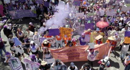 Los primeros contingentes de la marcha por el 8M llegan al Zócalo con demandas de frenar la violencia contra las mujeres