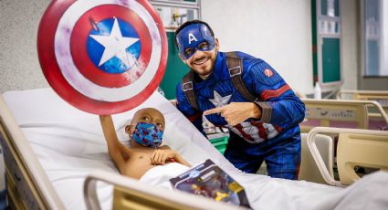 Jugadores del América se visten de superhéroes para alegrar a los niños en el Instituto Nacional de Pediatría