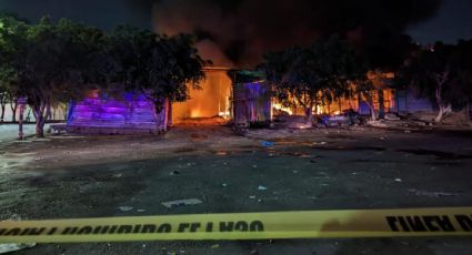 Incendio en la central de abastos de Celaya destruye al menos 20 locales