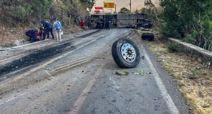 Volcadura de autobús que transportaba a peregrinos deja al menos 14 muertos y 31 heridos en una carretera del Edomex