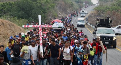 Iglesia católica en Chiapas exige a AMLO regularizar a los migrantes que avanzan en caravana ante el asedio de grupos criminales