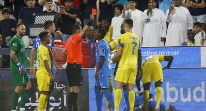 Cristiano Ronaldo pierde la cabeza con Al Nassr: Lo expulsan, amenaza con pegarle al árbitro y 'aplaude' su decisión