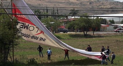 Maestros de la CNTE de Oaxaca roban oficinas de candidatos y vandalizan propaganda electoral para luego quemarla frente a Palacio de Gobierno