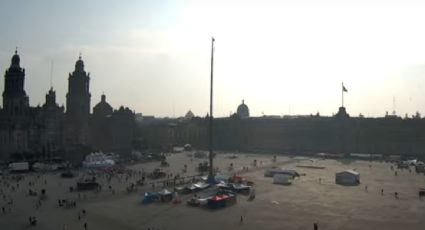 Zócalo de CDMX amanece sin bandera, con casas de campaña de la CNTE y vallas en los accesos en el día de la concentración de la Marea Rosa