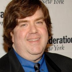 El productor Dan Schneider demanda por difamación a los creadores de la serie documental "Quiet on Set"