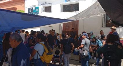 La Sección 22 de la CNTE toma la sede del SAT y del instituto electoral en Oaxaca