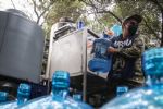 Gobierno de la CDMX envía pipas a vecinos de Benito Juárez para cumplir con orden judicial de darles agua adecuada para consumo humano