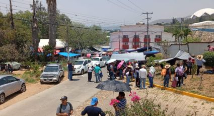 Maestros de la CNTE mantienen bloqueadas las oficinas del INE en Oaxaca