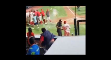 Los Diablos Rojos del México se disculpan con umpire al que un aficionado le arrojó una cerveza: “Tomaremos las medidas necesarias”