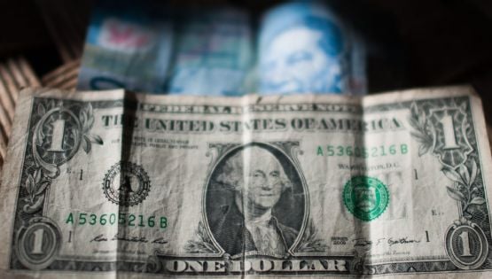 Peso mexicano se aprecia por quinta jornada consecutiva y cierra en 20.11 unidades por dólar