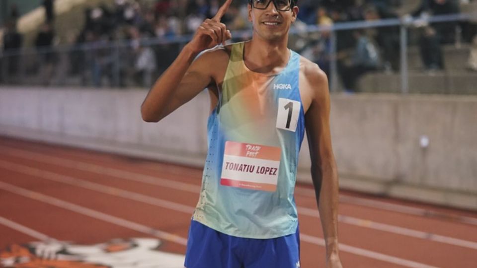Tonatiu López previo a una competencia en los 800 metros (Foto: @tonatiu_lopez).