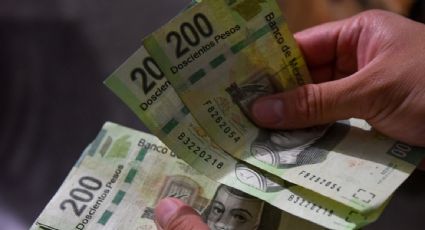 Peso mexicano gana terreno y la bolsa retrocede al inicio de las operaciones