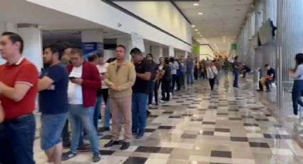 Se registran largas filas en la casilla especial de la Terminal 1 del AICM; temen que no alcancen las boletas