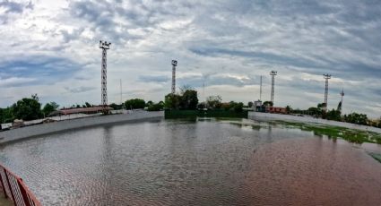 De campo de beisbol a "alberca": en Balancán, la Sedatu invirtió 35 mdp en un estadio inservible que hoy está bajo el agua