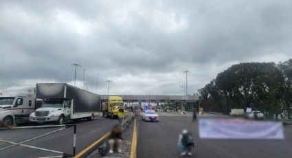 Transportistas bloquean caseta en Puebla y una vía en Quintana Roo para exigir el pago de adeudos por traslado de material para el Tren Maya