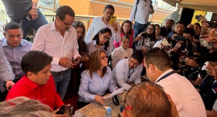 Fiscalía anticorrupción de Morelos le notifica a Lucy Meza que hay una investigación en su contra justo al terminar conferencia de prensa