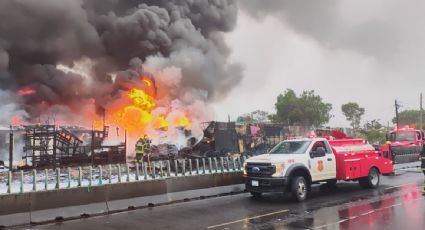 Incendio consume 30 casas de madera y cartón en terreño aledaño al AICM; vecinos de Ciudad Lago habían advertido sobre olor a combustible