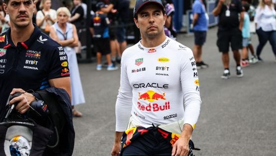 Checo Pérez asume su error tras chocar contra el muro en Hungría: “Tomé la parte más mojada y perdí el auto”