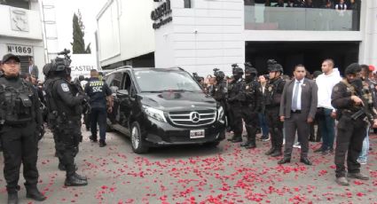 Cóndores lanzan pétalos de rosas desde el aire en el funeral de Milton Morales, el asesinado jefe de inteligencia de la SSC-CDMX