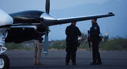 “Tras ser sometido por seis sujetos con uniformes militares, Joaquín le ató las piernas al asiento del avión y lo trajeron a EU”, acusa abogado de “El Mayo”