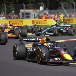 Checo Pérez queda fuera del podio en el Gran Premio de Bélgica tras terminar en la octava posición; Mercedes hace el 1-2