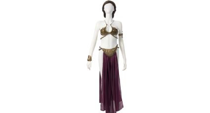 Venden en 175 mil dólares el bikini dorado de la princesa Leia usado en el set de "Star Wars"