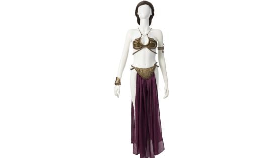 Venden en 175 mil dólares el bikini dorado de la princesa Leia usado en el set de "Star Wars"