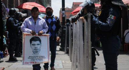 Padres de los 43 normalistas desaparecidos de Ayotzinapa se reunieron por primera vez con Sheinbaum; antes, estuvieron con AMLO