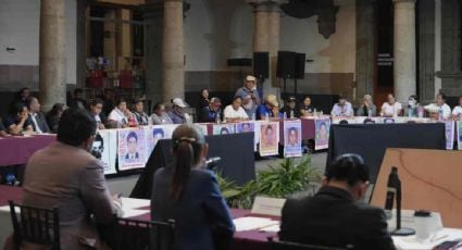 Sheinbaum ofrece seguir con el caso Ayotzinapa; familiares confían en que habrá trabajo conjunto