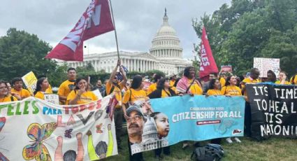 Migrantes protestan frente al Congreso de EU contra los ataques de Trump y exigen reforma para acceder a la ciudadanía