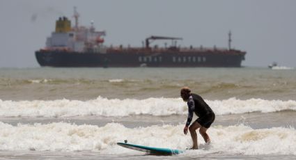 La Guardia Costera de EU advierte sobre posibles cierres de puertos en Texas ante la llegada de la tormenta tropical "Beryl"